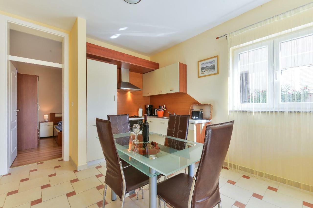 Apartments Dakovic Пакоштане Экстерьер фото