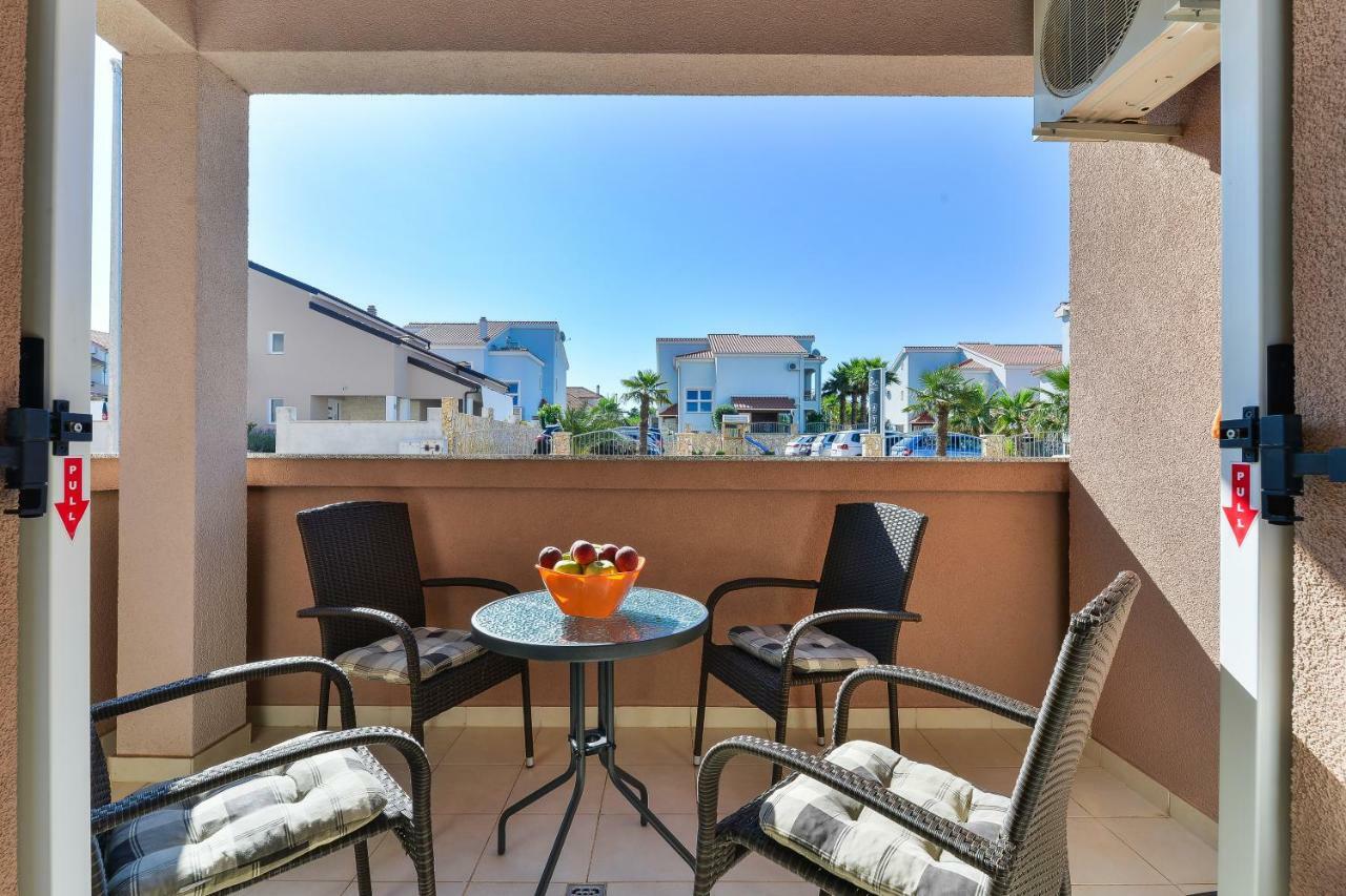 Apartments Dakovic Пакоштане Экстерьер фото